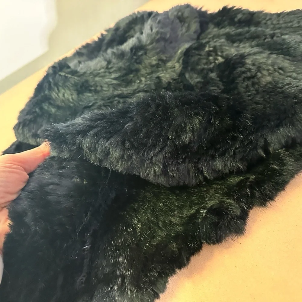 Bloomingdale’s‎ black rabbit fur capelet - Picture 7 of 10